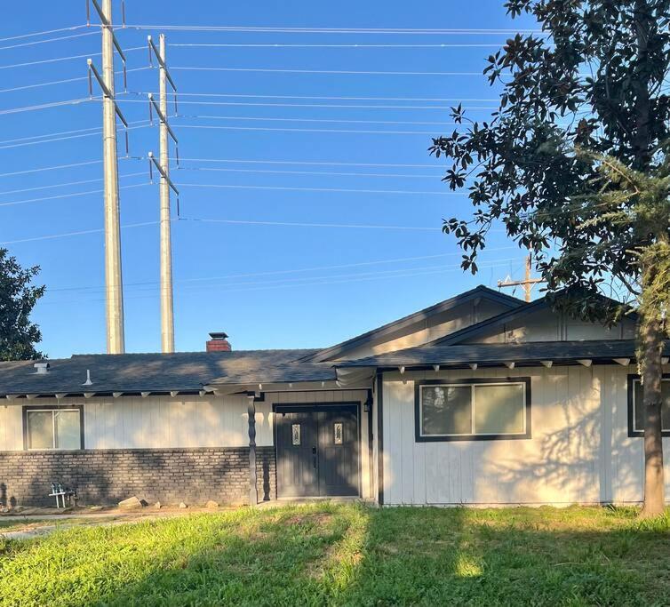 Sequoia Villa Visalia Exterior photo