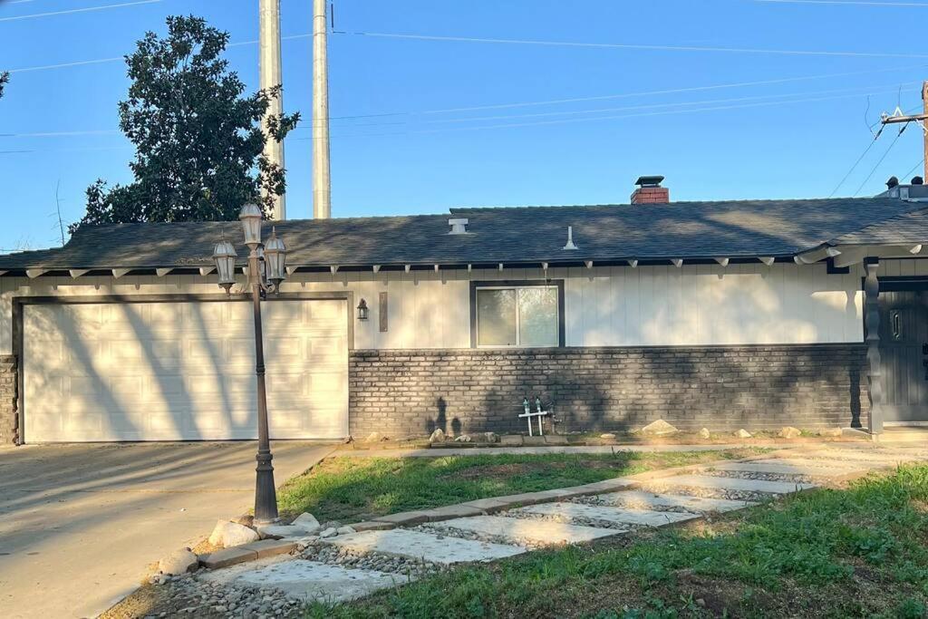 Sequoia Villa Visalia Exterior photo